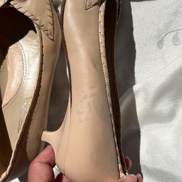 Via Spega Italian Cream Color kitten Heels with lacing Size 6.5 - Picture 14 of 14